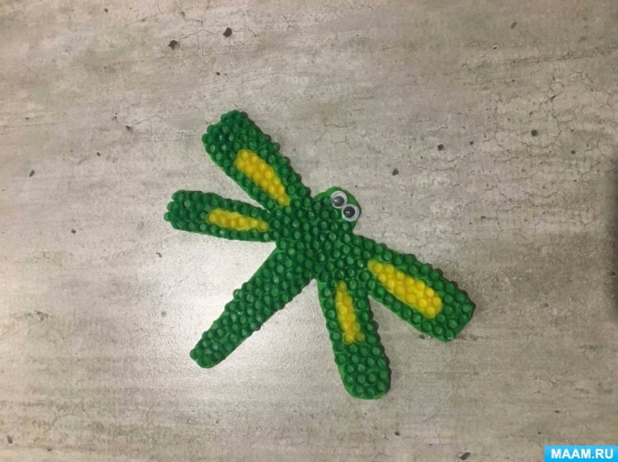 Стрекоза из пластилина