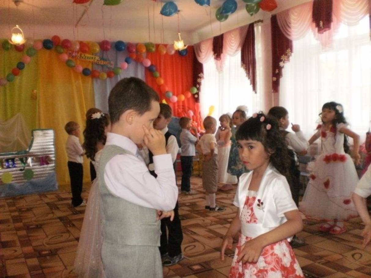 сценарий выпускного алые паруса. детский праздник в саду алые паруса. украшение зала в детском саду в стиле алые паруса. выпускной бал в детском саду алые паруса. алые паруса выпускной в детском саду.