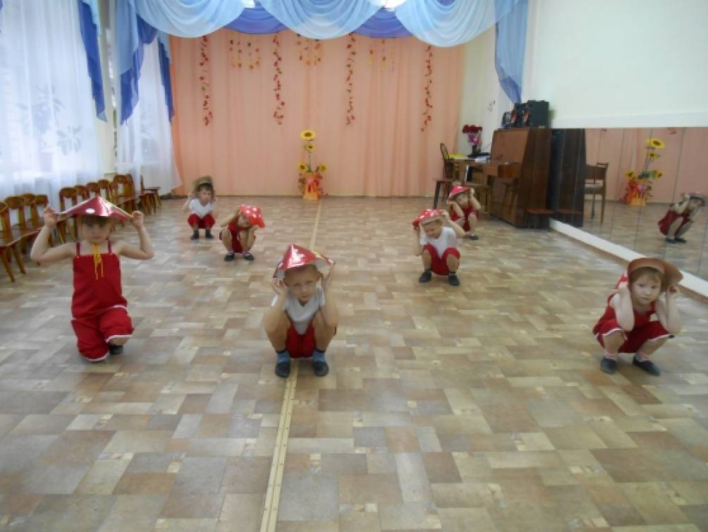 Детский танец для средней группы. Танец для детей средней группы. Танец грибочков средняя группа. Танец встанем в детском саду.