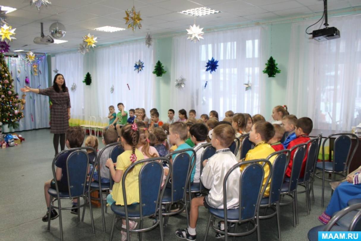 рождество в детском саду. новогодний праздник старшая группа. фотография ёлка у ворот для младшей группы. рождество в детском саду сценарий старшая группа. рождество христово сценка.