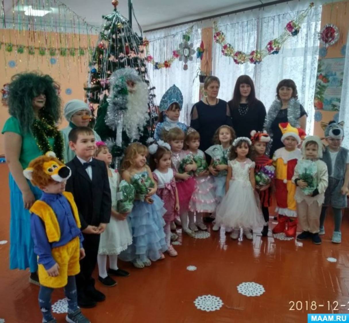 Новогодняя Песня Поет Девочка Новогодняя Песня Поет Девочка
