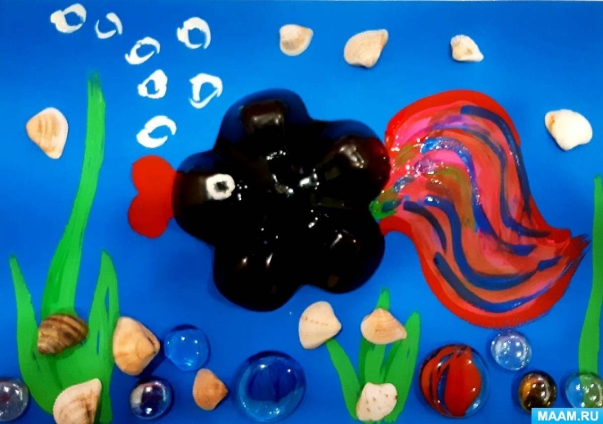 Коллаж «Рыбка плавает в пруду» из бросового и природного материала для совместного творчества с детьми старшего дошкольного
