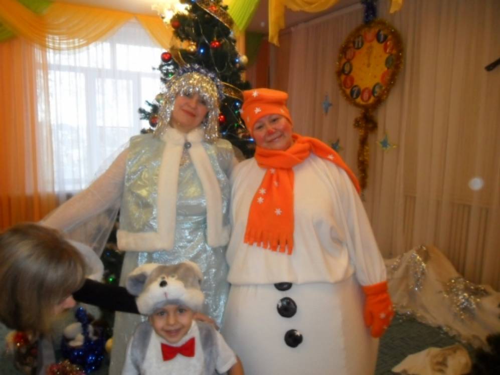 Зимушка и Снеговик на празднике