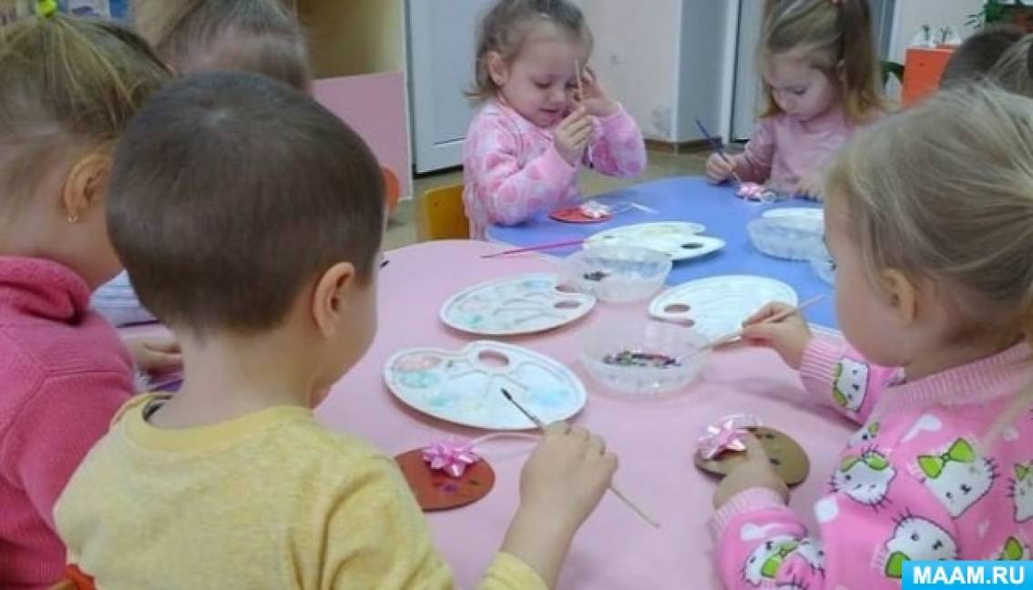 Занятие по аппликации «Новогодние украшение» Фото Занятие по аппликации «Новогодние украшение»