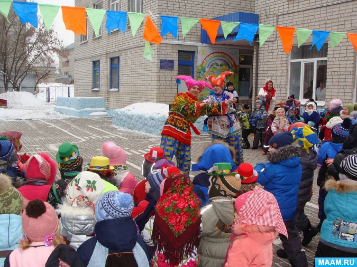 Масленица на улице подготовительная группа. Масленица в детском саду. Масленица в детском саду на улице. Украсить улицу на Масленицу в детском саду. Масленица на улице в ДОУ украшение.