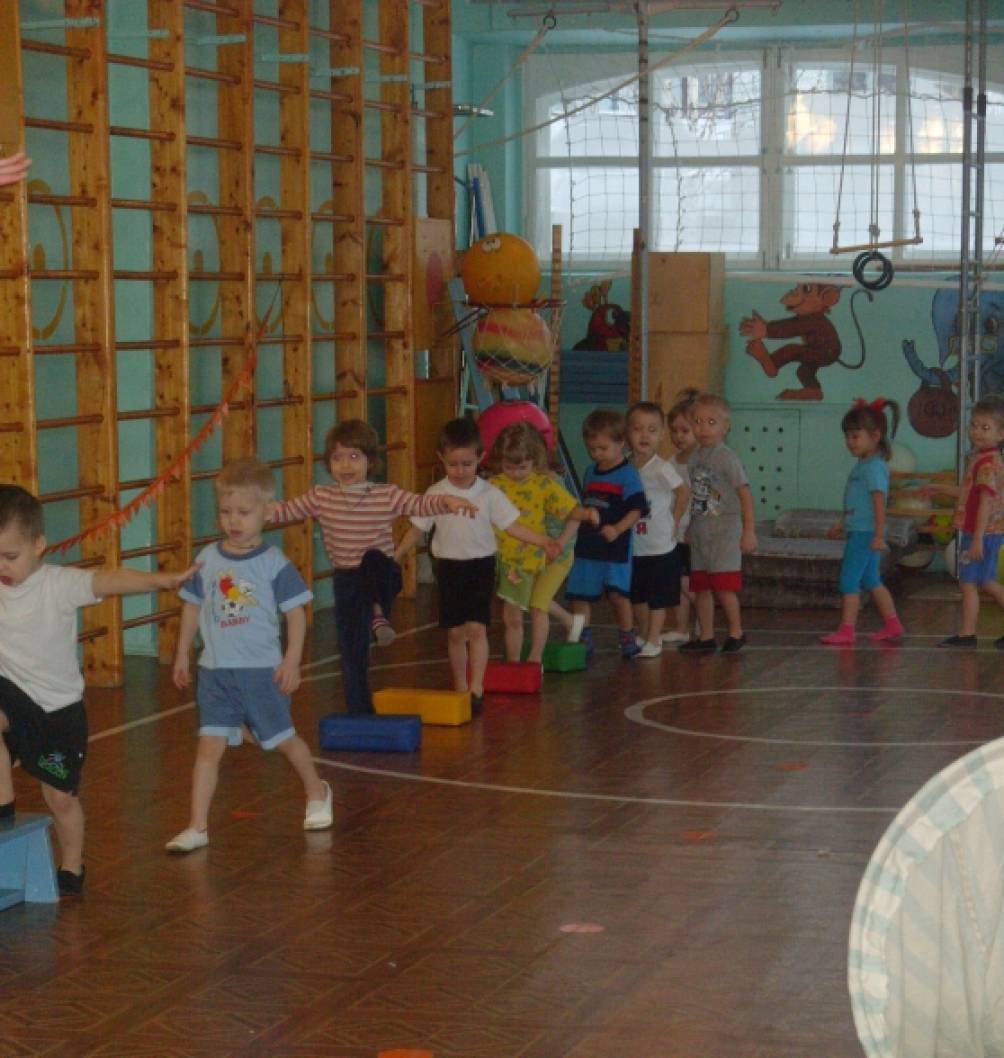 Смотреть фотографию №3 Фото №3 Ход Дети входят в зал под музыку