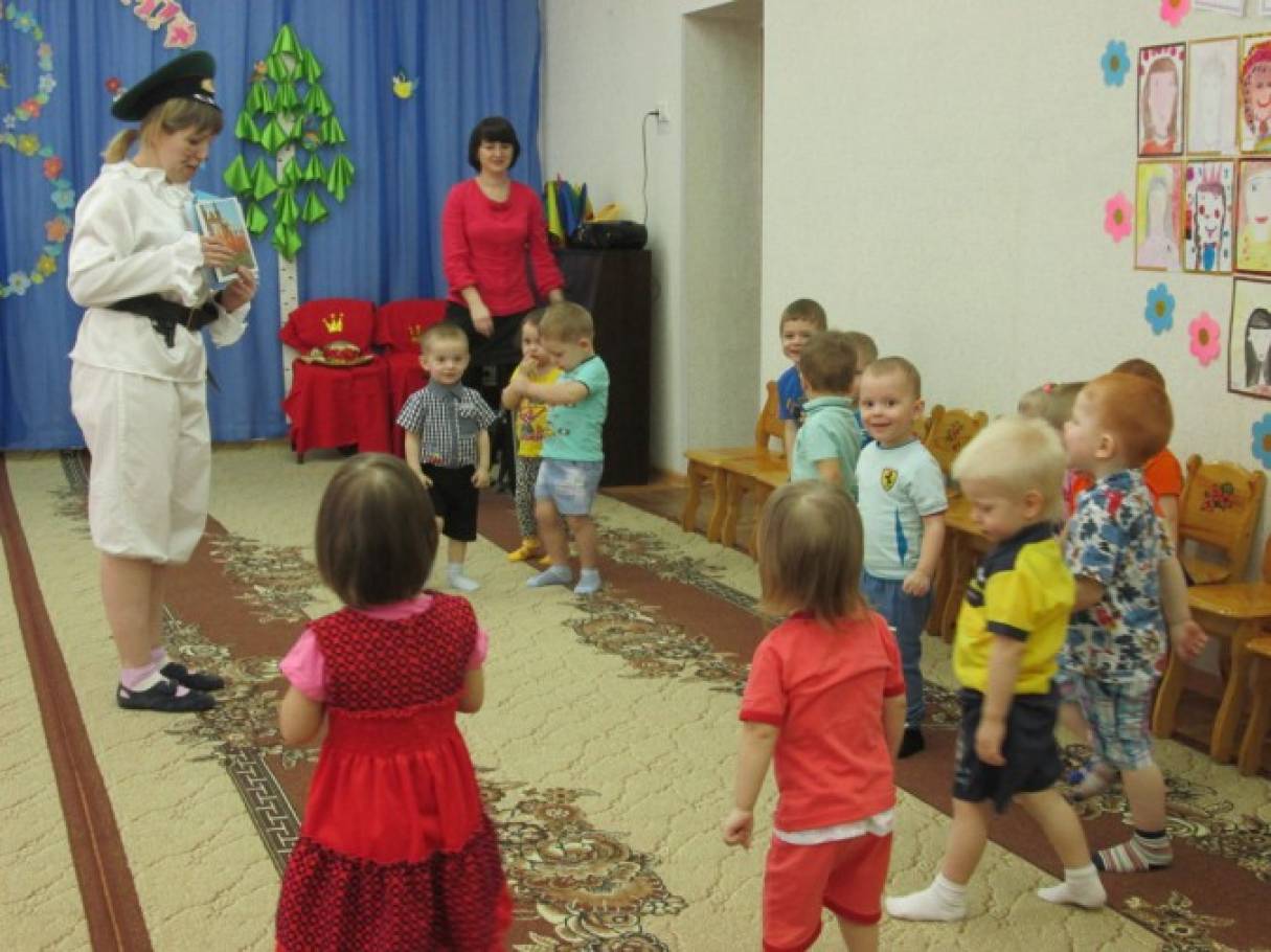 Развлечение ко Дню защитников Отечества. Сценарий спортивно-музыкального развлечения к 23 февраля для детей 2–3 лет Фото Развлечение ко Дню защитников Отечества. Сценарий спортивно-музыкального развлечения к 23 февраля для детей 2–3 лет