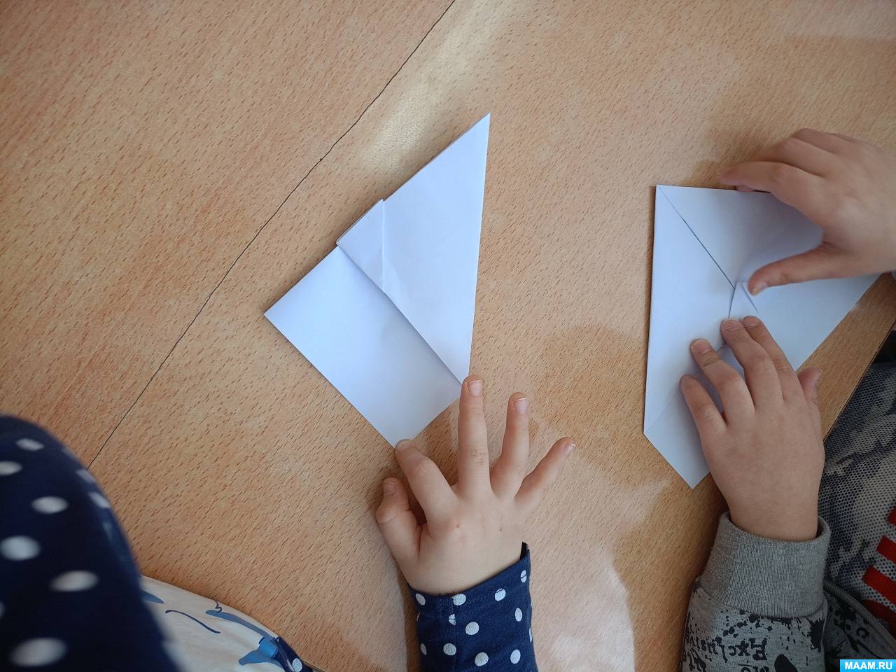 Фото №4 Цель научить складывать из бумаги с использованием техники оригами самолёт