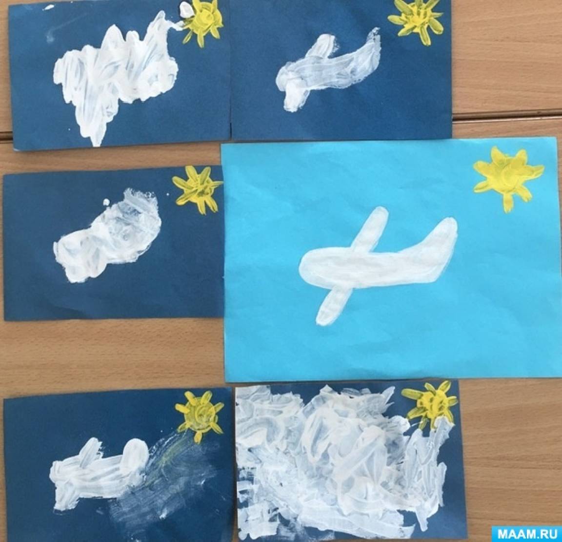 Рисование самолеты летят облаках средней группы. Комарова рисование самолеты летят. Аппликация самолёт в младшей группе. Рисование самолёт 2 младшая группа. Рисование самолёт в средней группе в детском саду.