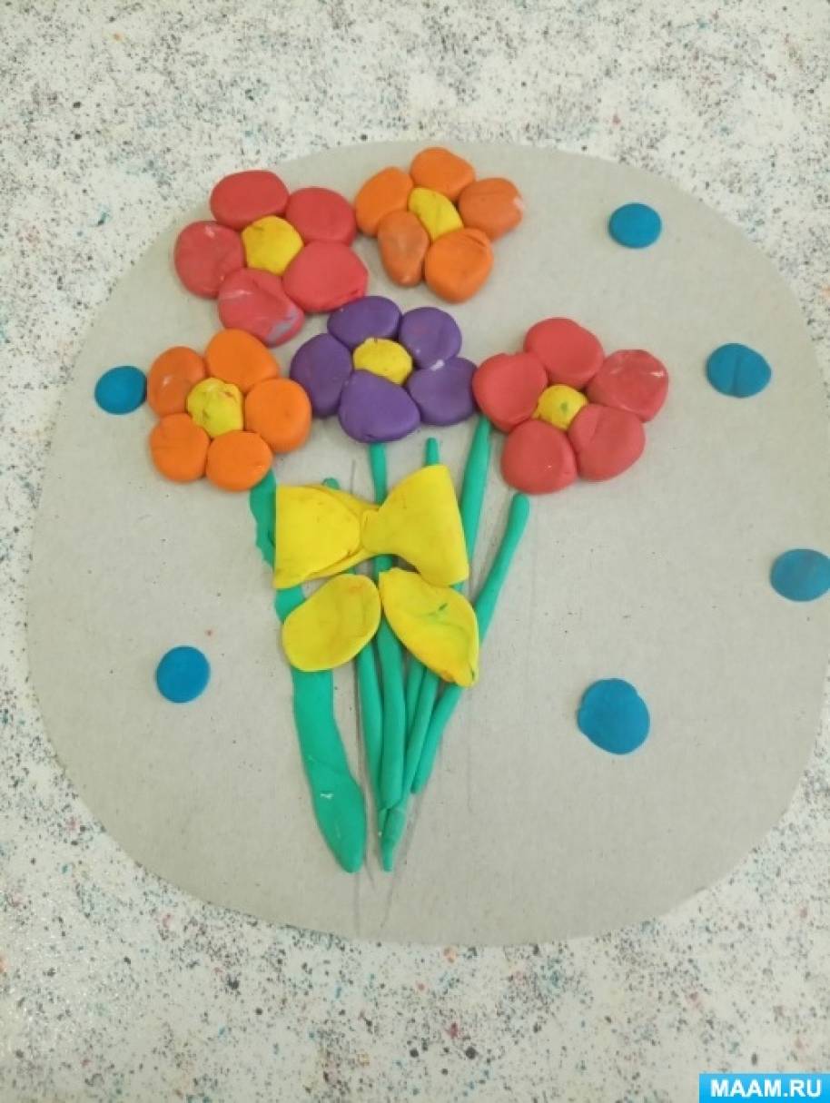 Детский мастер-класс по пластилинографии «Будем-будем мам любить! Будем им цветы дарить!»