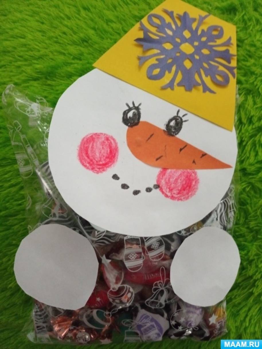 Мастер-класс по оформлению пакета с конфетами в подарок «Снеговик»