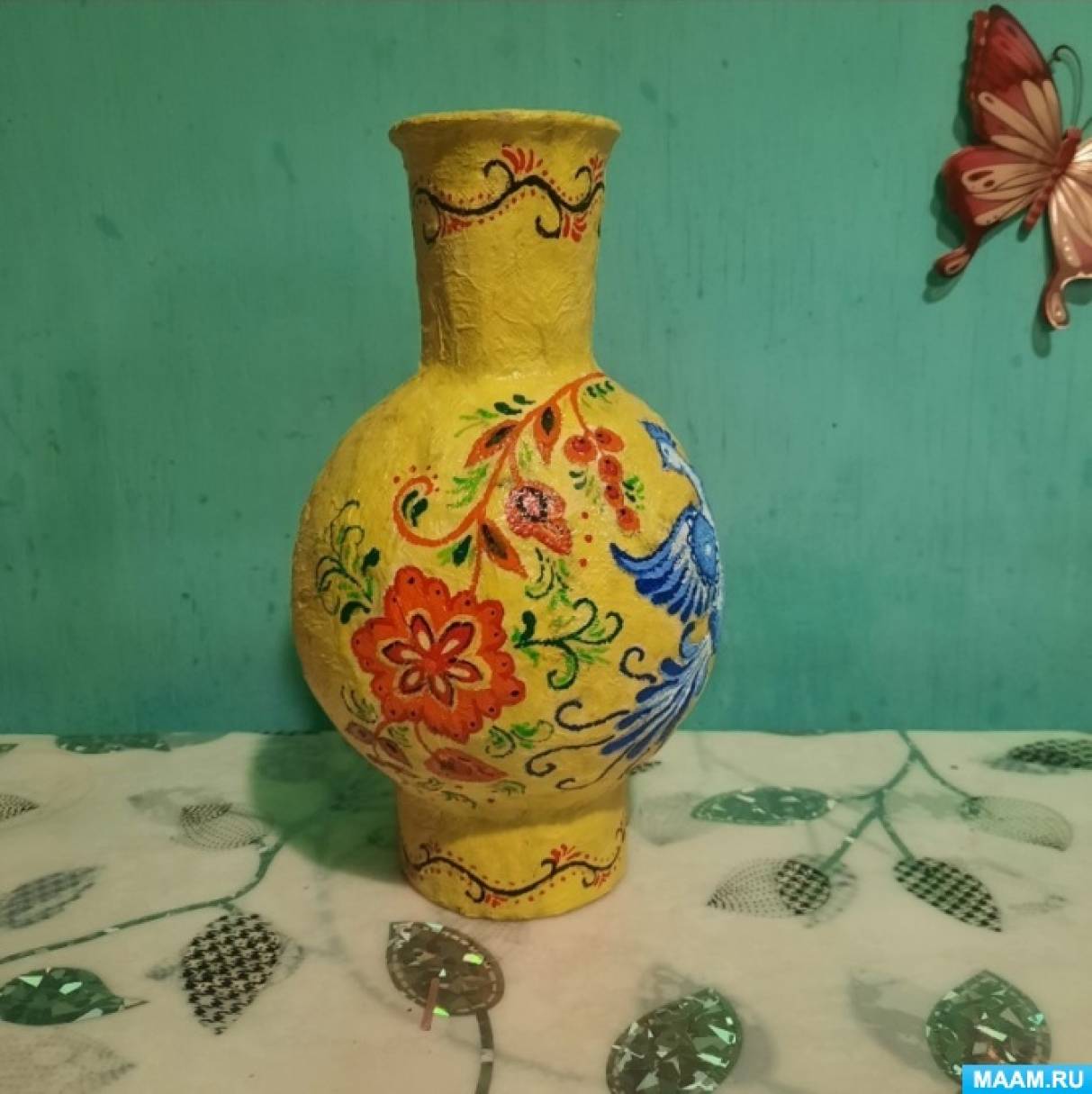 Простая ваза из папье-маше своими руками с декором лентами