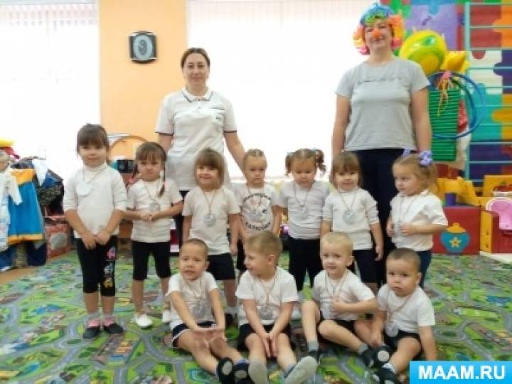 Спортивный праздник «Спорт любить — сильным и здоровым быть» для детей младшей разновозрастной группы