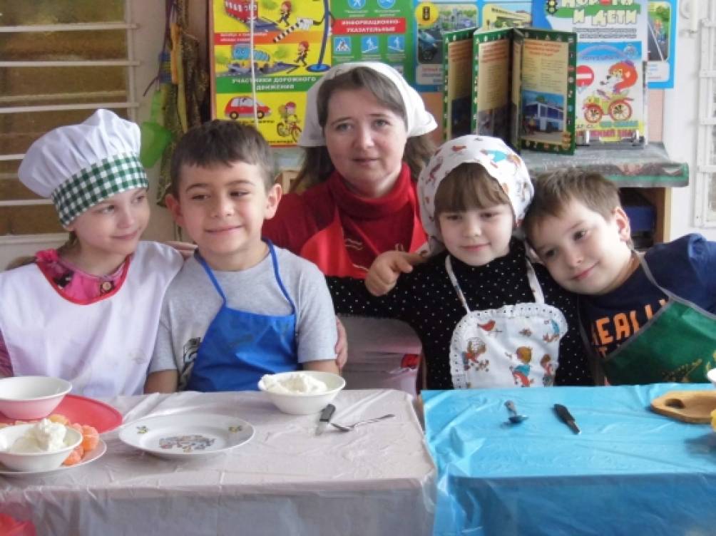 кулинарные рецепты для детей без выпечки. detsad 261872 1431156345. кулинарные рецепты для детей без выпечки фото. кулинарные рецепты для детей без выпечки-detsad 261872 1431156345. картинка кулинарные рецепты для детей без выпечки. картинка detsad 261872 1431156345. Предлагаем вам 9 совершенно потрясающих рецептов печенья без выпечки. Вам не нужно даже включать духовку, чтобы сделать это супер-удовольствие. Это печенье подойдет не только к завтраку или чаепитию в узком кругу, но также станет необычным украшением на вечеринке с друзьями.