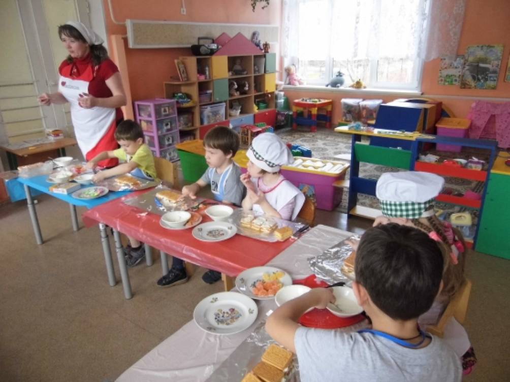 кулинарные рецепты для детей без выпечки. detsad 261872 1431157323. кулинарные рецепты для детей без выпечки фото. кулинарные рецепты для детей без выпечки-detsad 261872 1431157323. картинка кулинарные рецепты для детей без выпечки. картинка detsad 261872 1431157323. Предлагаем вам 9 совершенно потрясающих рецептов печенья без выпечки. Вам не нужно даже включать духовку, чтобы сделать это супер-удовольствие. Это печенье подойдет не только к завтраку или чаепитию в узком кругу, но также станет необычным украшением на вечеринке с друзьями.