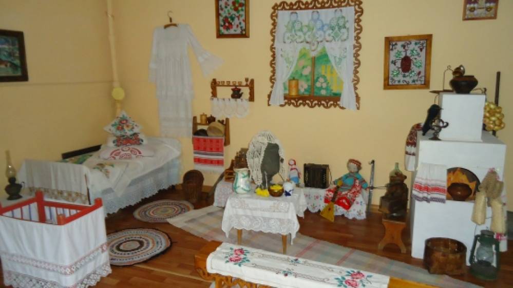 знакомство с жилищем. жилища крестьян полуземлянки. смоленская изба смоленск. презентация русской избы. знакомство с жилищем.