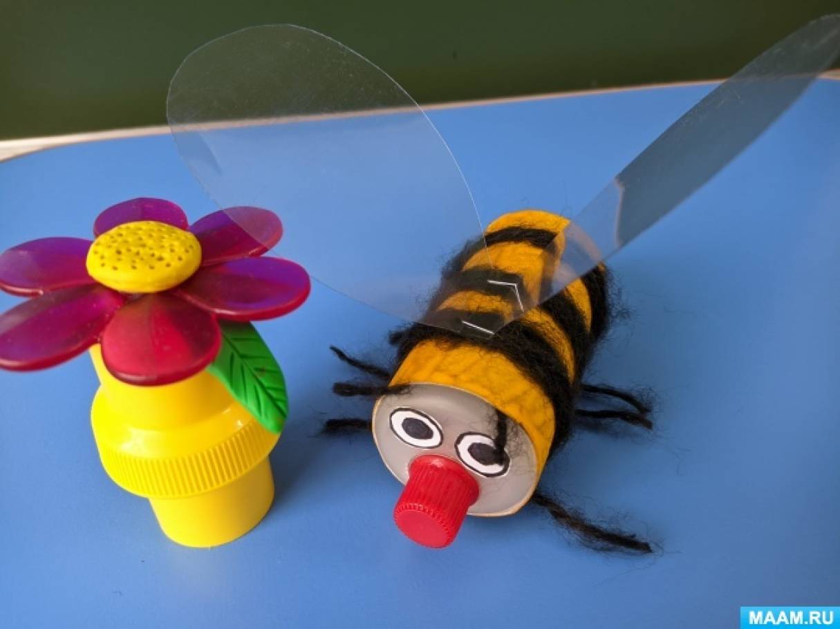 Совместный мастер-класс по ручному труду «Пчелка и цветок» с использованием втулки и бросового материала