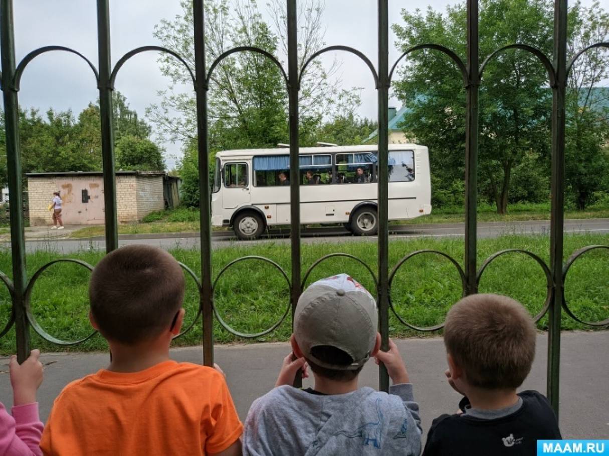 Фотоотчет о тематической прогулке «Машины в городе» с детьми разновозрастной группы