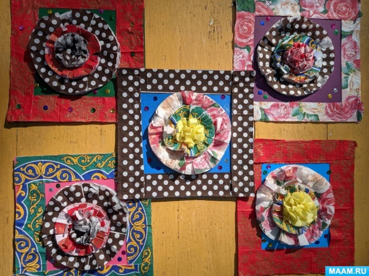 Изготовление панно из салфеток «Сказочный цветок» с детьми старшей группы