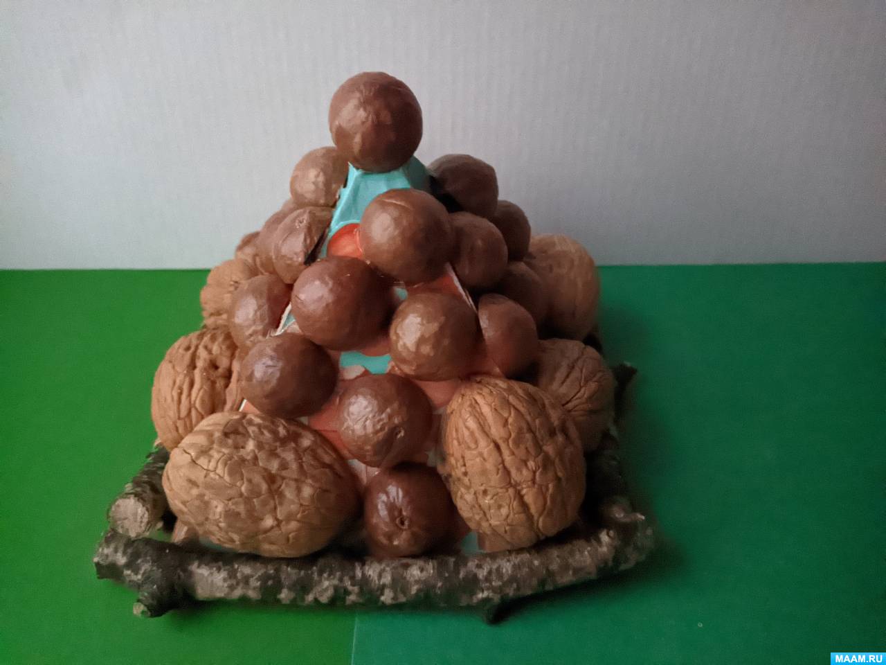 Поделка из орехов