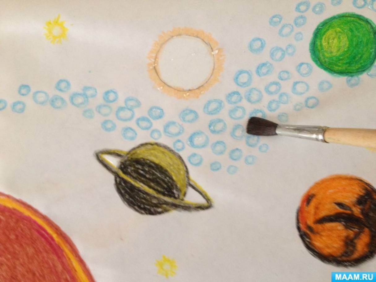 Рисование космос в подготовительной группе нетрадиционные техники. Рисование восковыми мелками в подготовительной группе. Рисование восковыми мелками и акварелью в детском саду космос. Рисование космический пейзаж в подготовительной группе. Мастер класс рисование космос для детей.