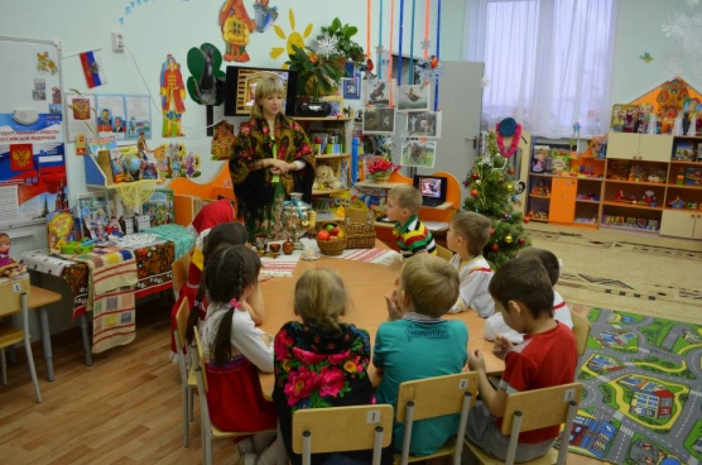 Конспект занятия по приобщению детей дошкольного возраста к традициям и обычаям русского народа «Зимние посиделки»