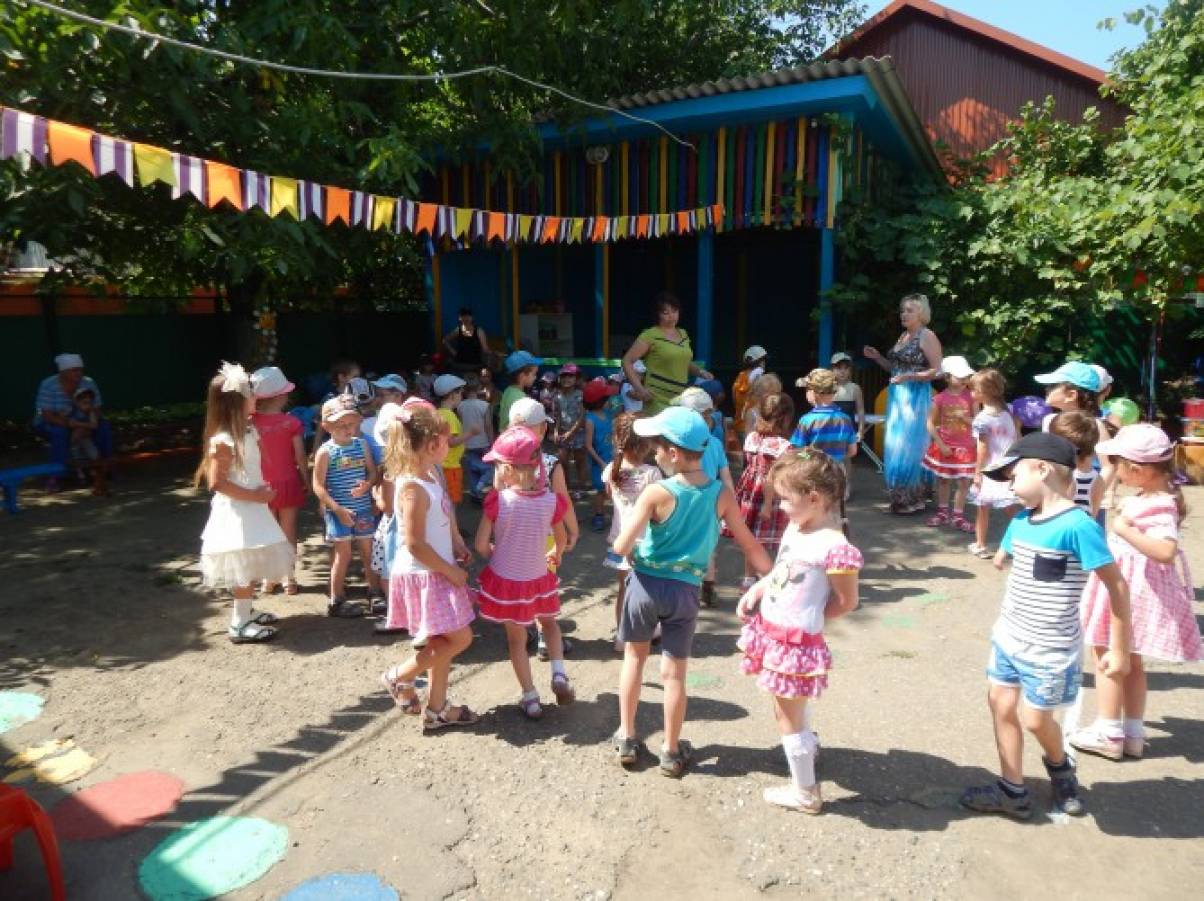 сегодня день семьи мы с вами отмечаем песня детская. Смотреть фото сегодня день семьи мы с вами отмечаем песня детская. Смотреть картинку сегодня день семьи мы с вами отмечаем песня детская. Картинка про сегодня день семьи мы с вами отмечаем песня детская. Фото сегодня день семьи мы с вами отмечаем песня детская