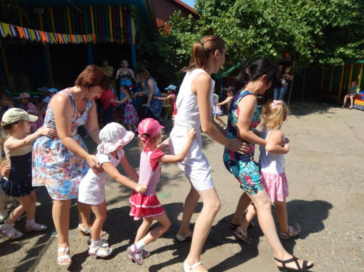 сегодня день семьи мы с вами отмечаем песня детская. Смотреть фото сегодня день семьи мы с вами отмечаем песня детская. Смотреть картинку сегодня день семьи мы с вами отмечаем песня детская. Картинка про сегодня день семьи мы с вами отмечаем песня детская. Фото сегодня день семьи мы с вами отмечаем песня детская