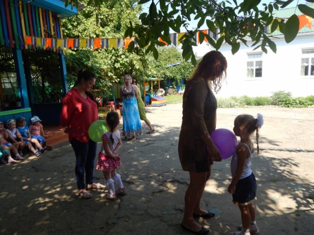 сегодня день семьи мы с вами отмечаем песня детская. Смотреть фото сегодня день семьи мы с вами отмечаем песня детская. Смотреть картинку сегодня день семьи мы с вами отмечаем песня детская. Картинка про сегодня день семьи мы с вами отмечаем песня детская. Фото сегодня день семьи мы с вами отмечаем песня детская