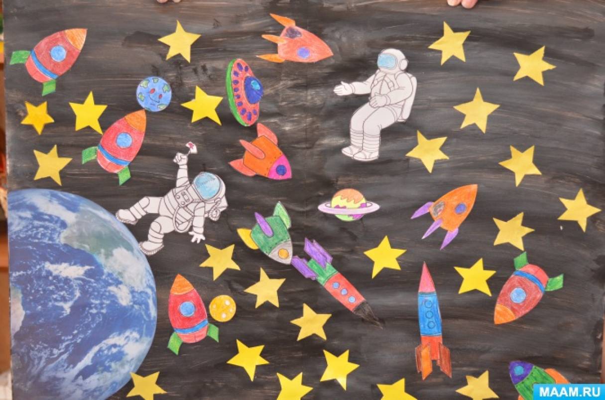 День космонавтики для детей средней группы. Рисование космос в детском саду. Аппликация на тему космос. Коллективная аппликация на тему космос. Аппликация в средней группе на тему космос.