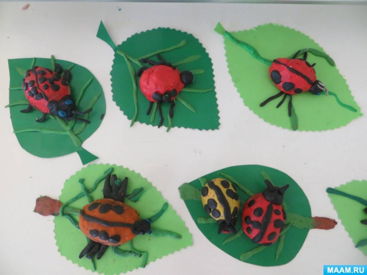 Первая младшая группа тема насекомые. Поделки насекомые в средней группе. Насекомые поделки для дошкольников. Насекомые занятие в младшей группе. Рисование насекомые средняя группа.