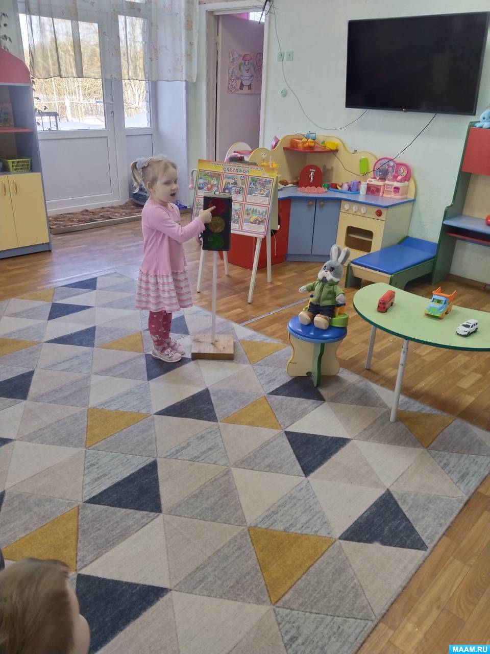 Смотреть фотографию №2 Фото №2 Цель Формирование у детей первичных представлений о правилах дорожного движения и безопасном поведении на дороге