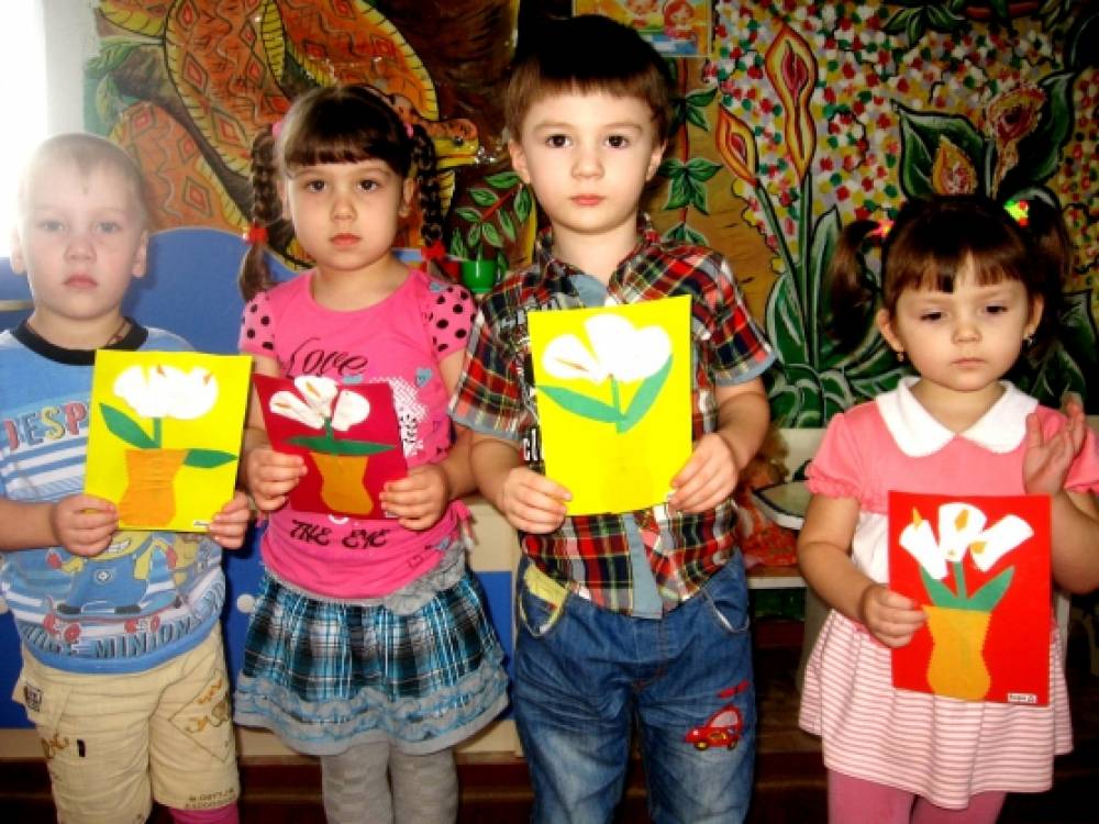 Смотреть фотографию №6 Фото №6 Наклеиваем готовые каллы с помощью клея пва