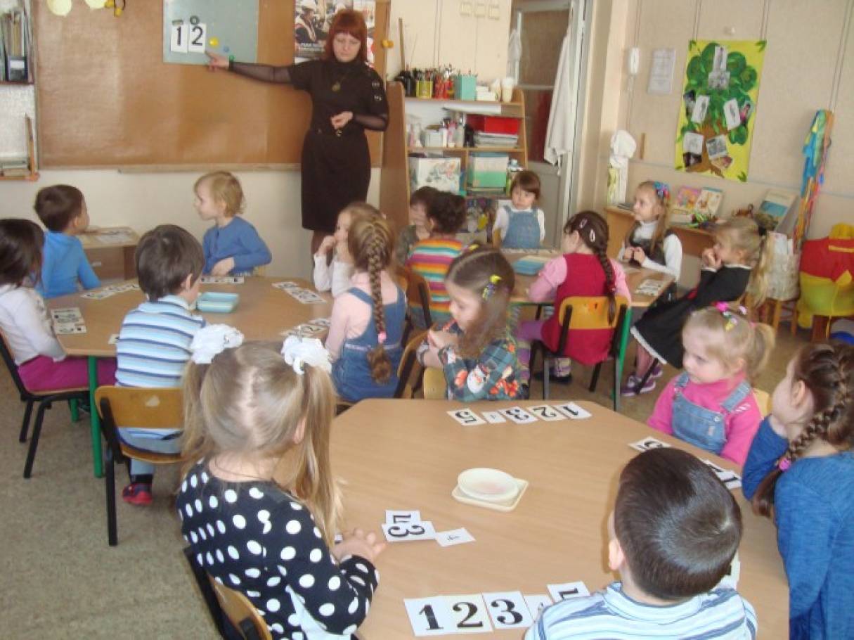 Интегрированное занятие по фэмп. Дети на занятии в детском саду. Занятия в детском саду в старшей группе. Подготовительная группа в детском саду. Старшая группа детского сада.