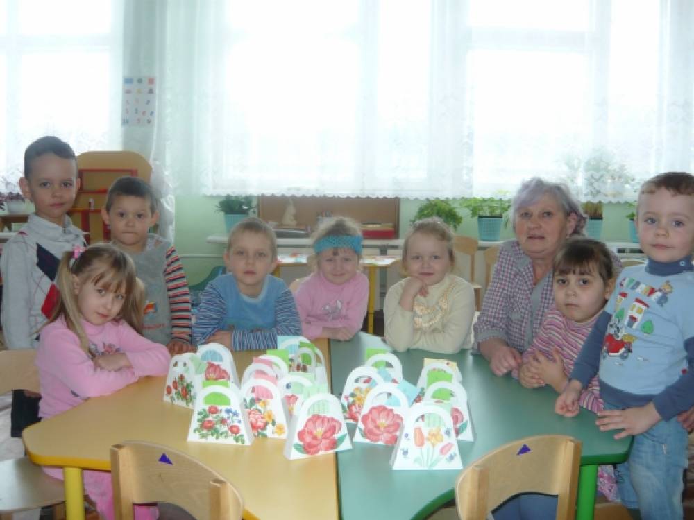 Ручной труд в старшей группе «Сумочка для мамы». Фото Ручной труд в старшей группе «Сумочка для мамы».