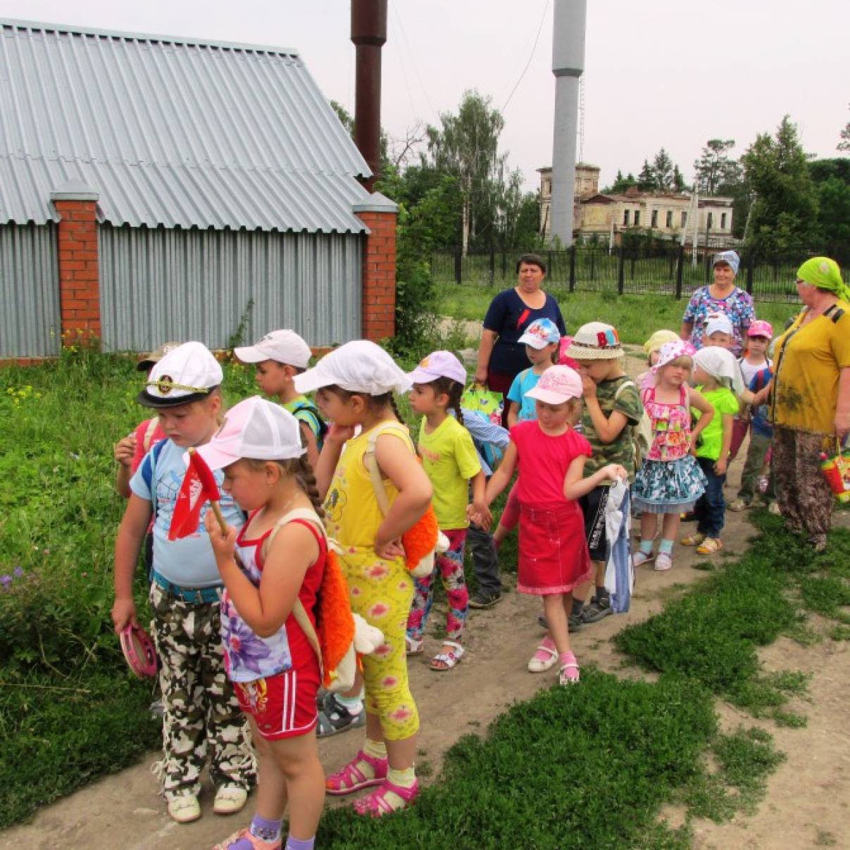 Прогулка за пределы детского сада. Прогулка за пределы детского сада
