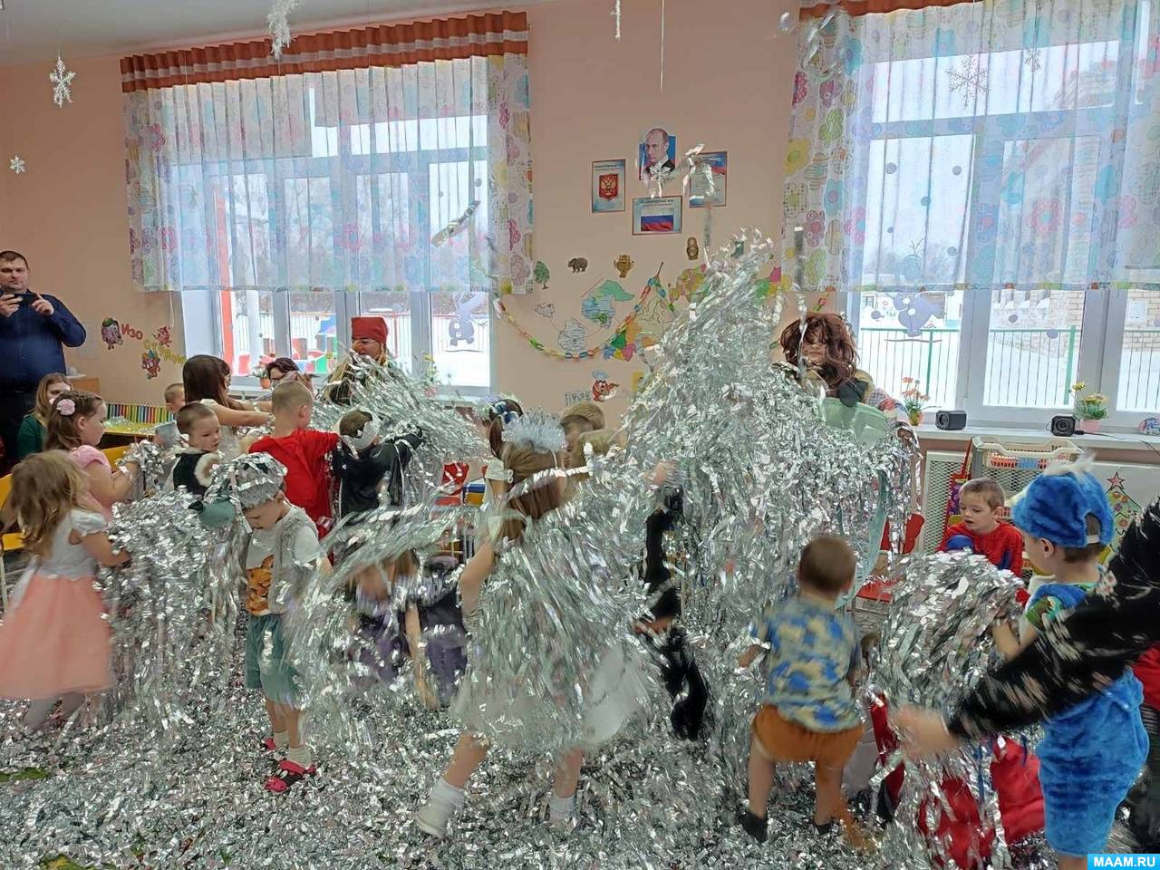 год дракона года. новогодние интерактивные программы. приглашение на новогоднюю вечеринку. новый год концертно-развлекательная программа. диск новогодняя дискотека.