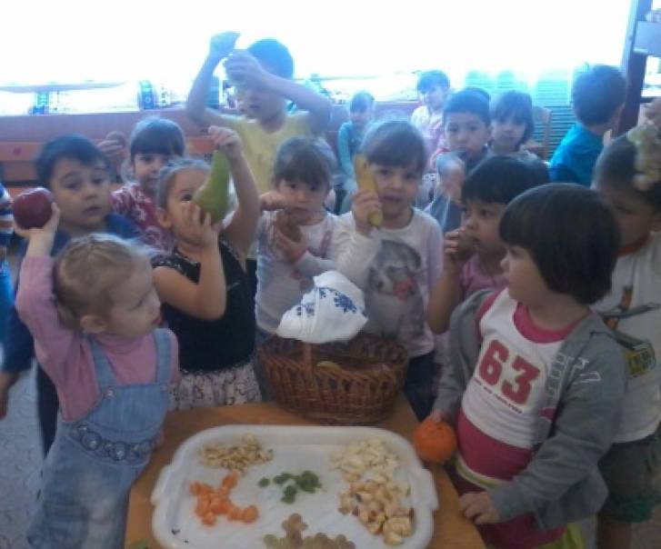 «Чем нас осень одарила: фрукты». Образовательное мероприятие для детей младшего возраста