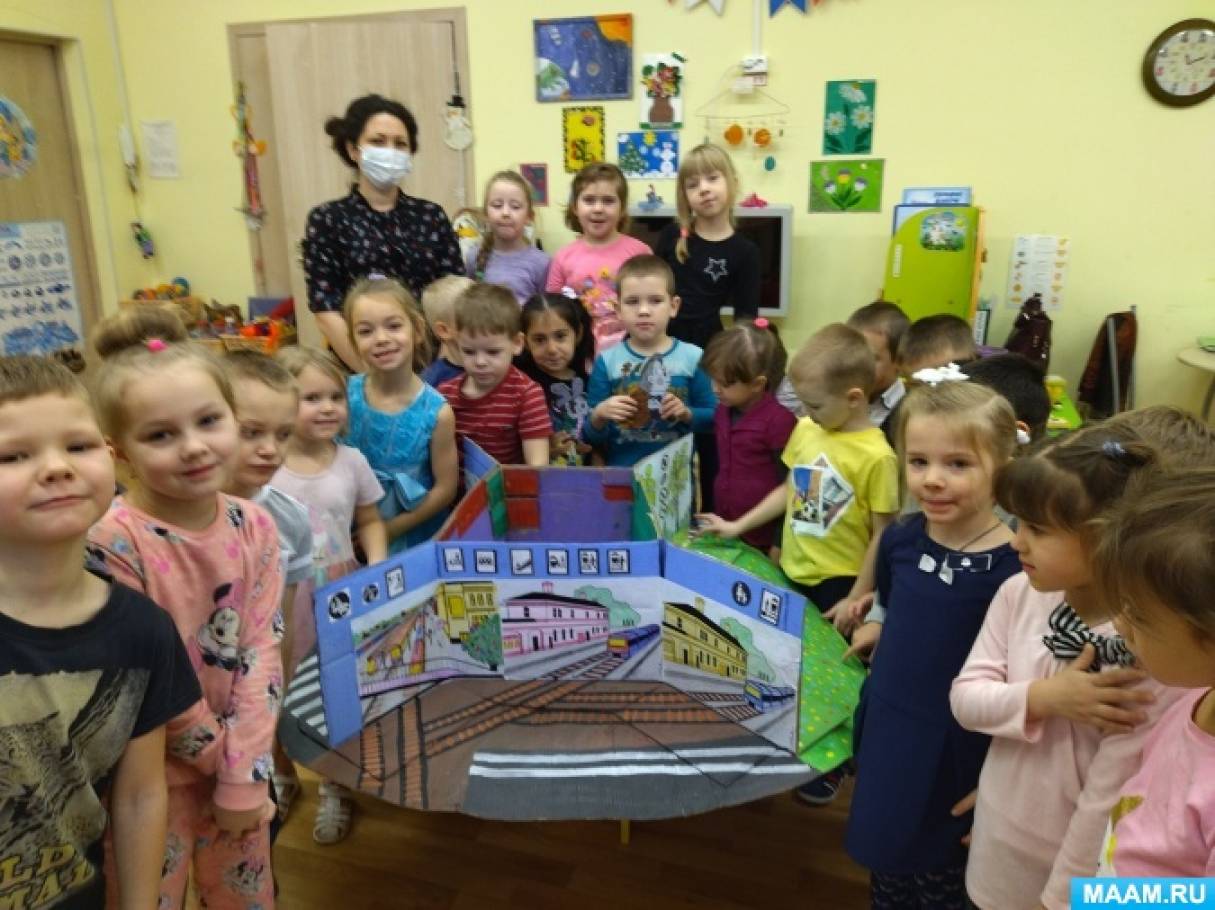 что такое правила дорожного движения для детей. detsad 2763618 1638722623. что такое правила дорожного движения для детей фото. что такое правила дорожного движения для детей-detsad 2763618 1638722623. картинка что такое правила дорожного движения для детей. картинка detsad 2763618 1638722623. Правила дорожного движения – тема, которую можно и нужно регулярно повторять, освежать в памяти детей. И делать это на протяжении всего учебного года и летнего оздоровительного периода. Однако простая зубрёжка – очень скучное и, в конечном итоге, бесполезное занятие.