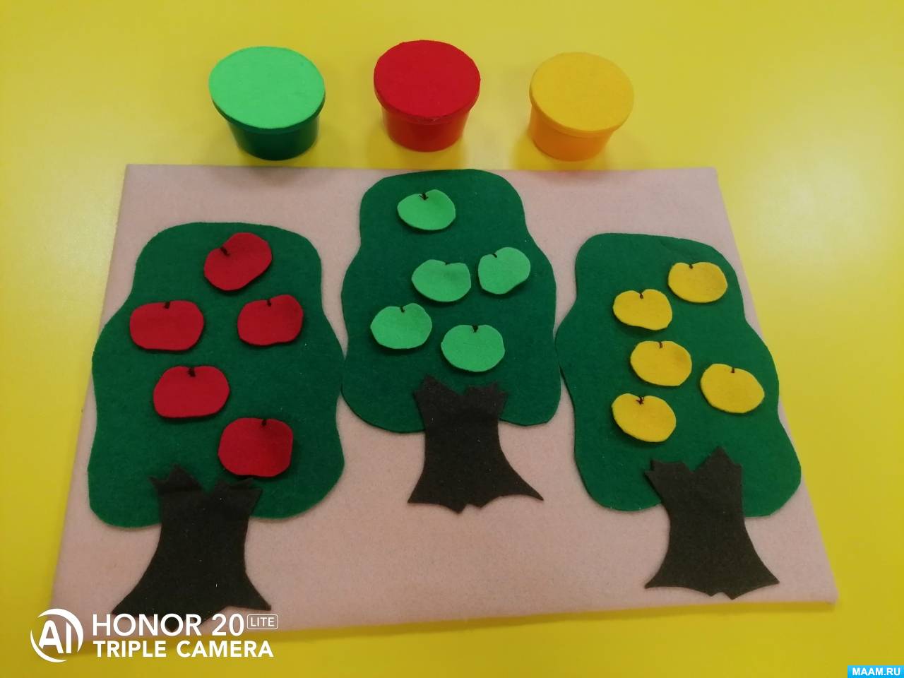 Дидактическая игра по сенсорному воспитанию «Соберем урожай» для детей раннего возраста
