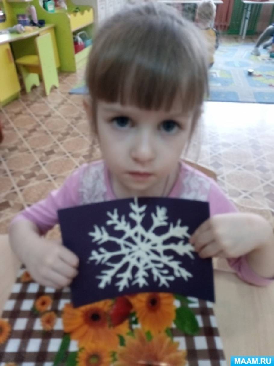 Рисование манкой снежинка. Снежинка манной крупой младшая группа.