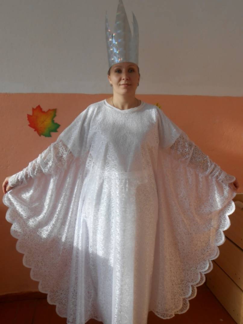 Новогоднее ателье на дому: костюм Снежной Королевы