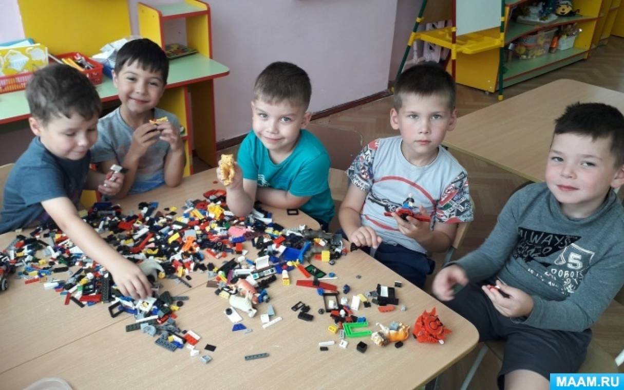 Фотоотчет «Играем и конструируем с Лего»