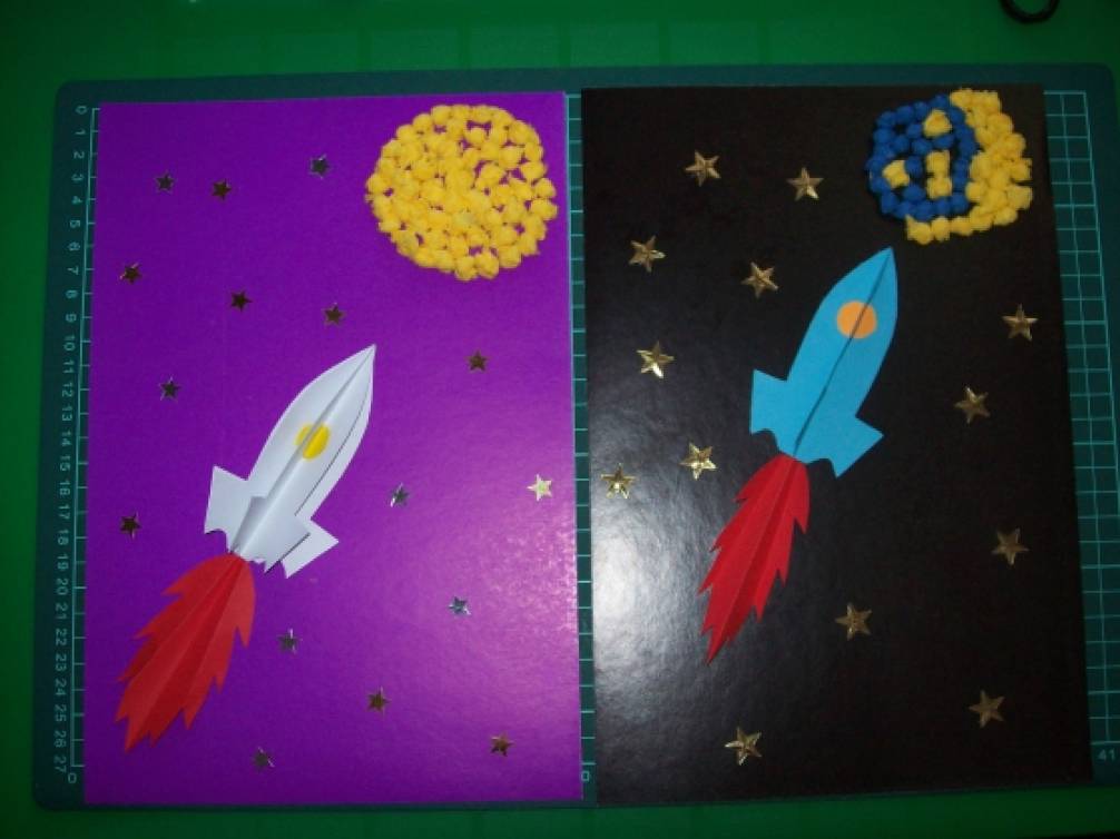 Технология день космонавтики 3 класс. Аппликация ко Дню космонавтики. Поделка ко Дню космонавтики. Аппликации на тему космос для детей.