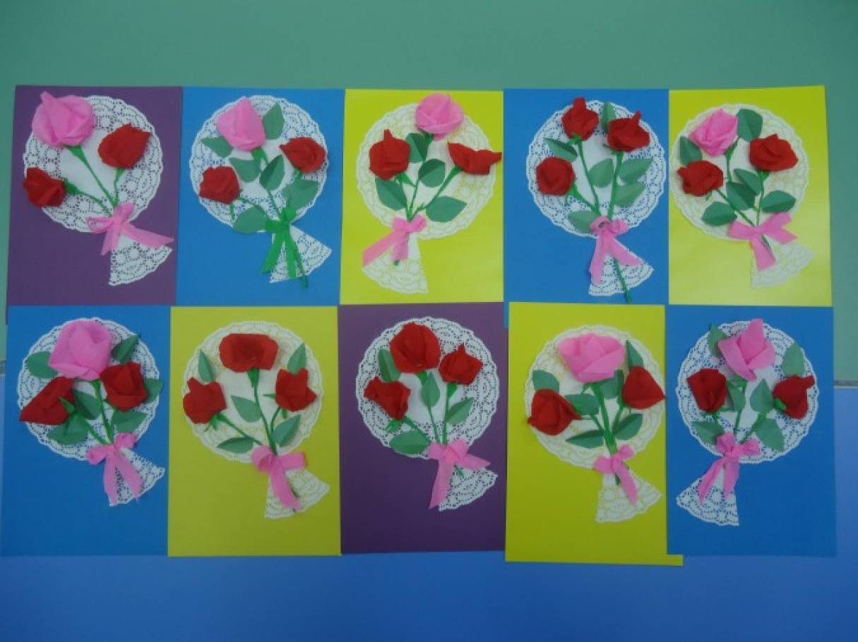 Аппликация в старшей группе открытка для мамы. Аппликация цветы в подготовительной группе. Цветы для мамы старшая группа. Цветы для мамы средняя группа.