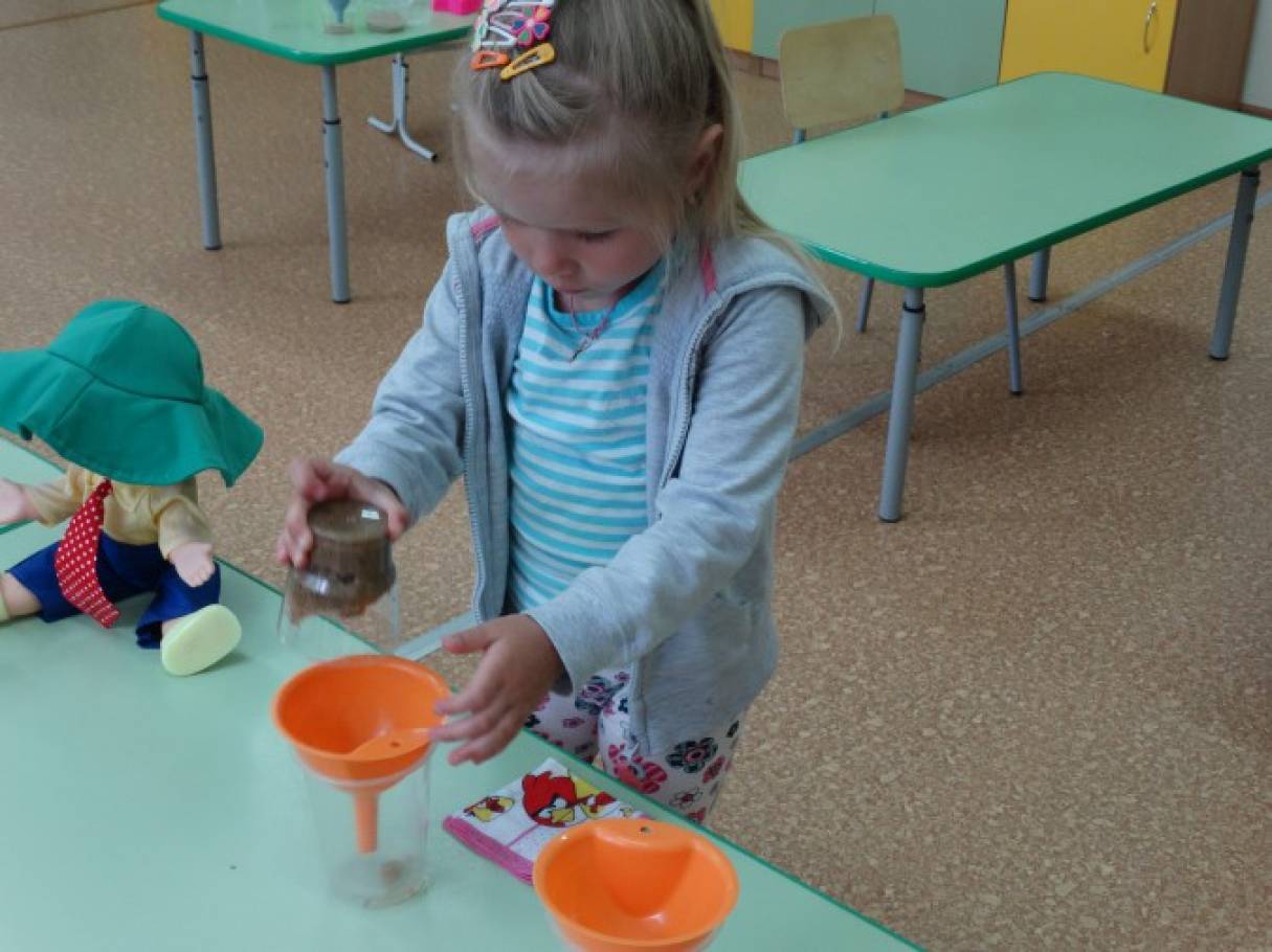 Опыты в группе раннего возраста. Экспериментирование с песком. Эксперименты в детском саду. Эксперименты с песком для детей. Опыты в ДОУ.