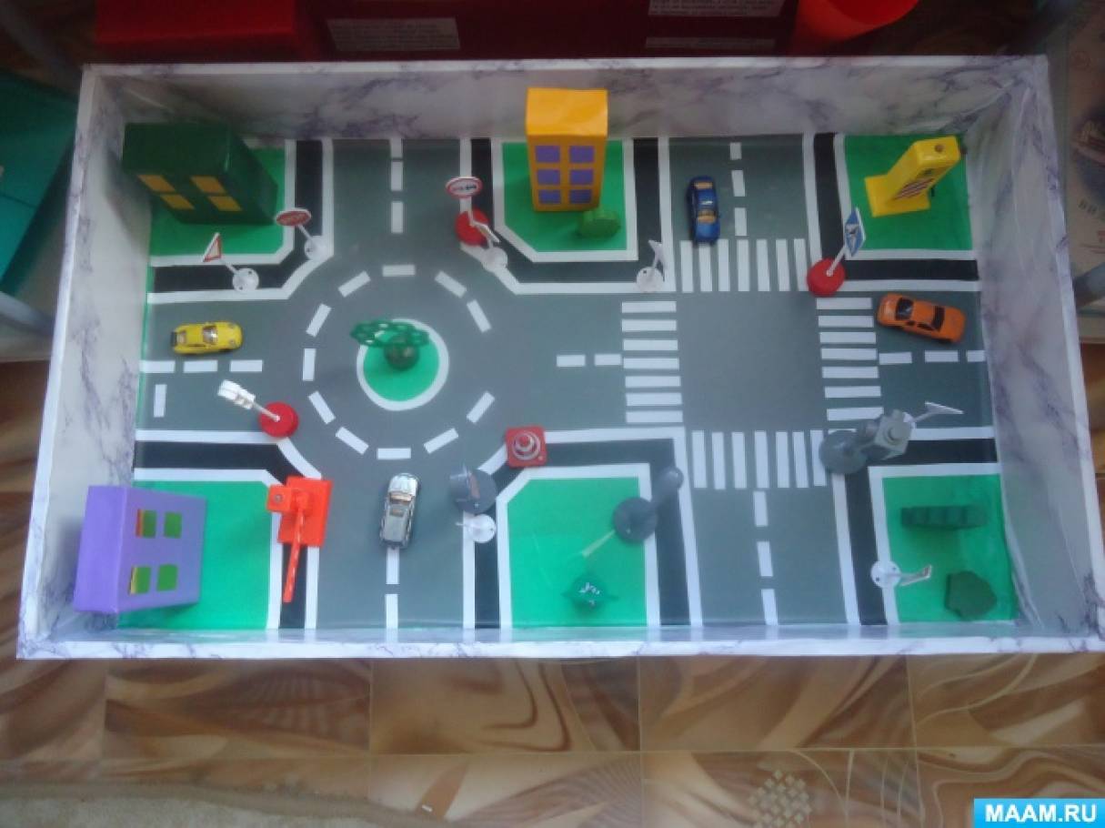 Макет для изучения правил дорожного движения в детском саду.