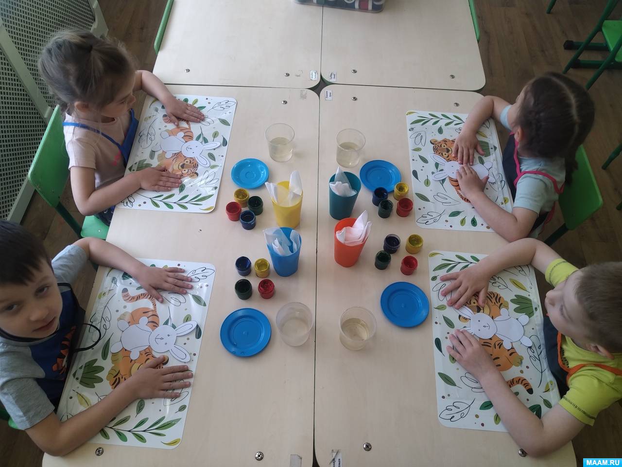 Конспект занятия по пальчиковому рисованию на полиэтиленовом пакете «Радужный зайка» с детьми младшего дошкольного возраста