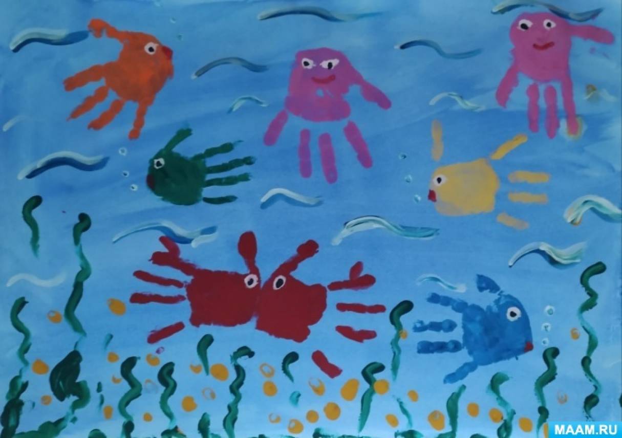 Коллективная работа по рисованию ладошками «Подводное царство» во второй младшей группе по лексической теме «Подводный мир»