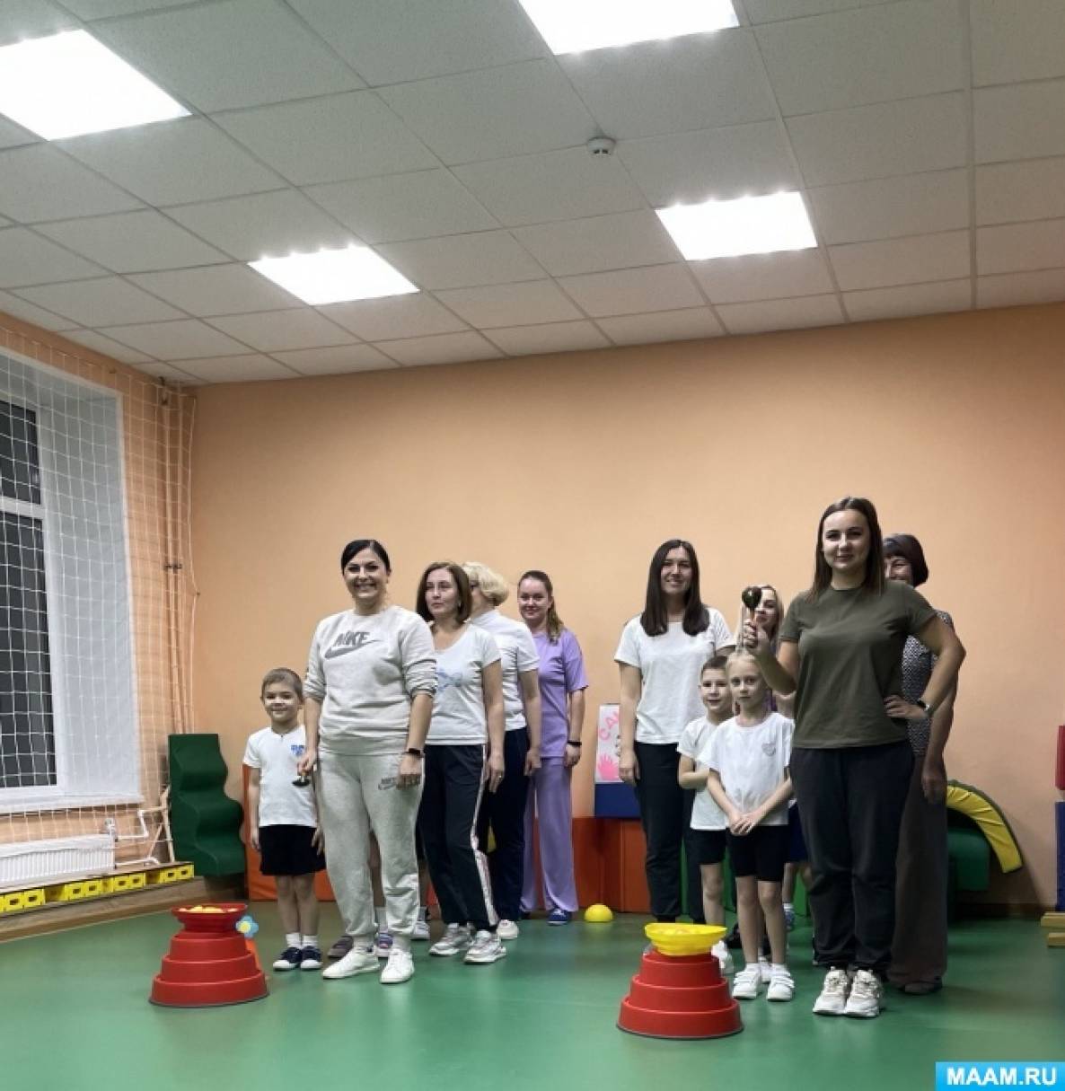 Сценарий спортивного развлечения к 8 Марта «Мы с мамочкой стараемся — спортом занимаемся»